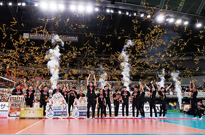 写真：2023年優勝の集合写真