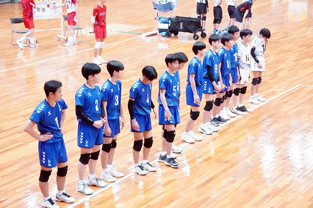 写真：整列する選手たち