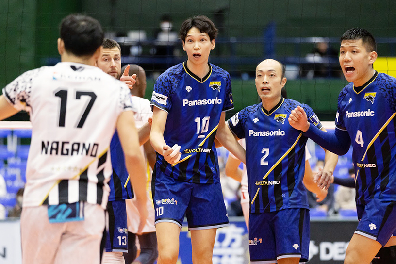 写真：永野選手、クビアク選手、山内選手、深津選手、大竹選手
