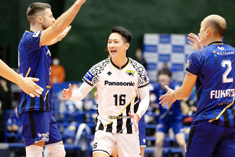 写真：クビアク選手、伊賀選手、深津選手