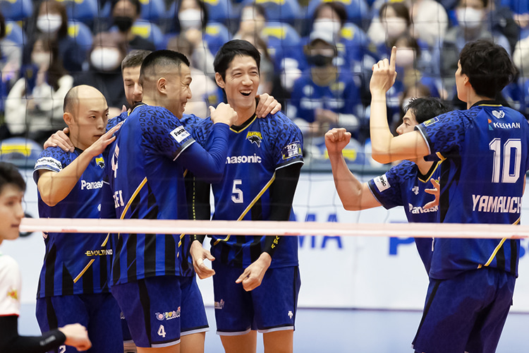 写真:深津選手、クビアク選手、大竹選手、渡辺選手