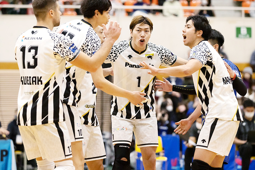 写真：クビアク選手、山内選手、清水選手、仲本選手