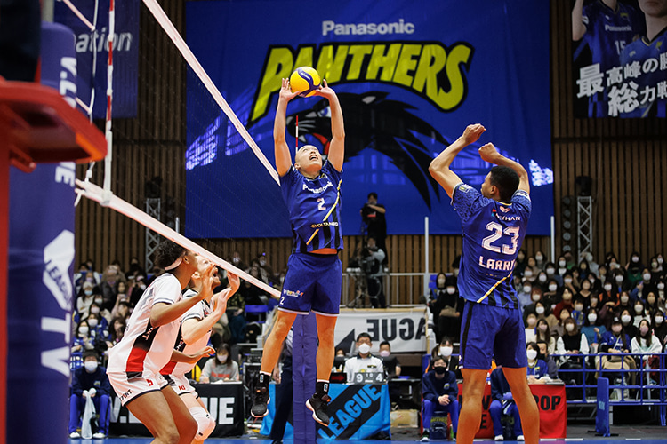 写真:深津選手、エバデダン選手