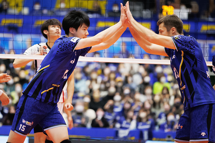 写真:大塚選手、クビアク選手