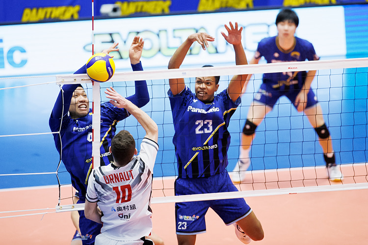 写真:大竹選手、エバデダン選手