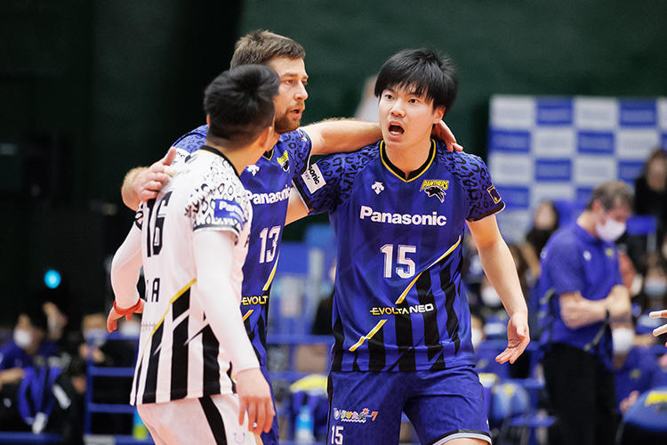 写真:大塚選手、クビアク選手、伊賀選手