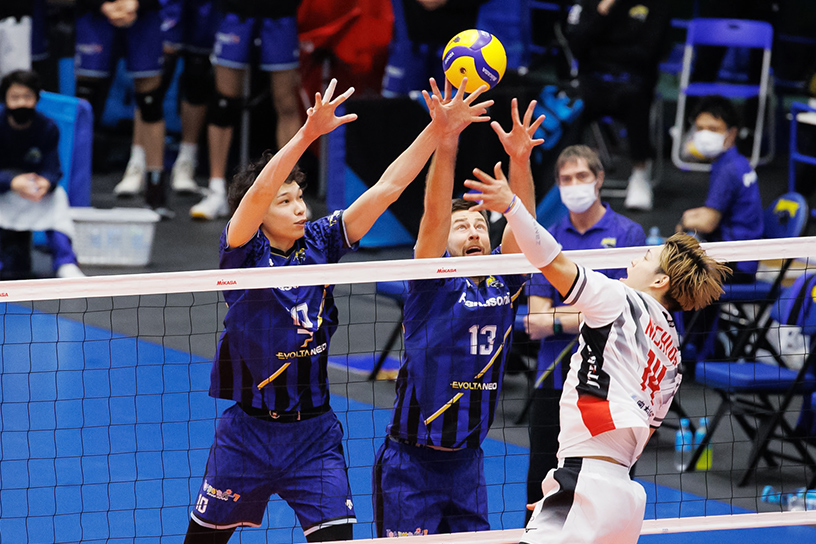 写真：山内選手とクビアク選手