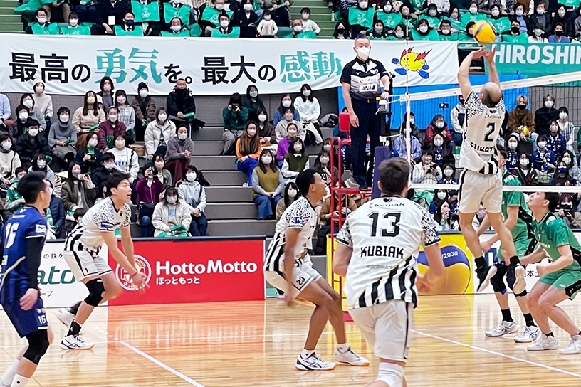 写真：深津選手のトス