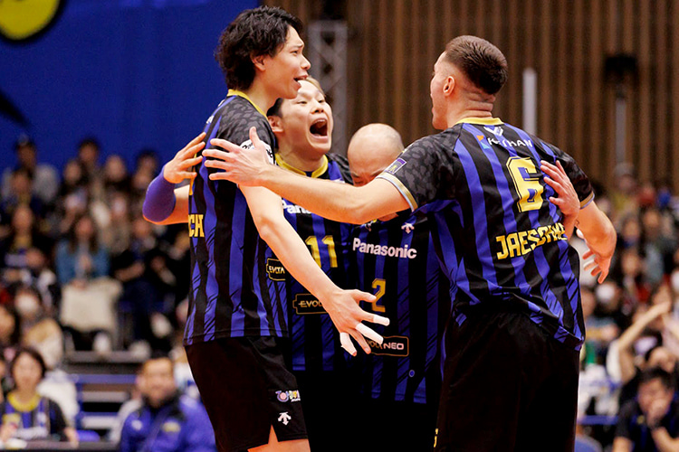 写真:山内選手、西田選手、深津選手、ジェスキー選手
