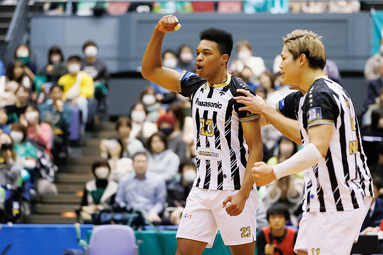 写真:エバデダン選手、西田選手
