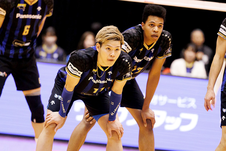 写真:西田選手、エバデダン選手