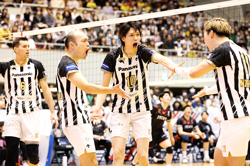 写真：ジェスキー選手、深津選手、山内選手、西田選手