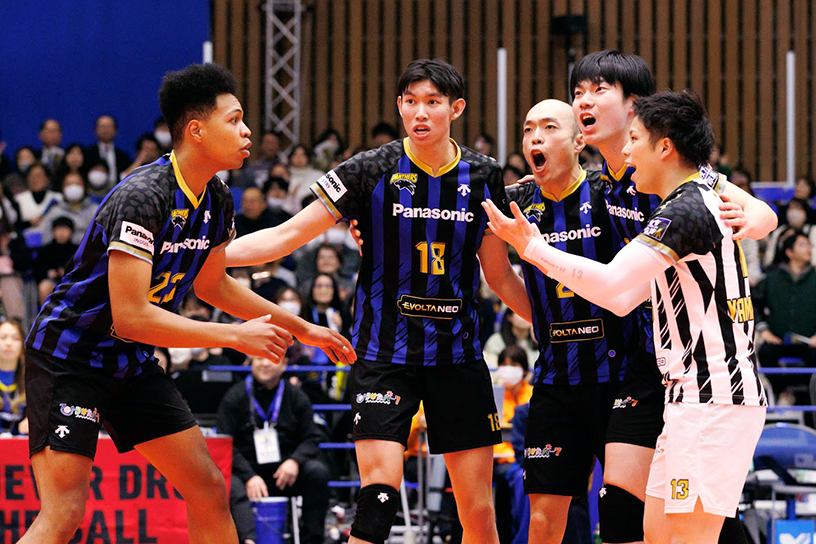 写真：エバデダン選手、西山選手、深津選手、大塚選手、山本選手
