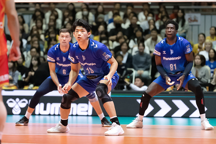 写真:ジェスキー選手、西川選手、ロペス選手