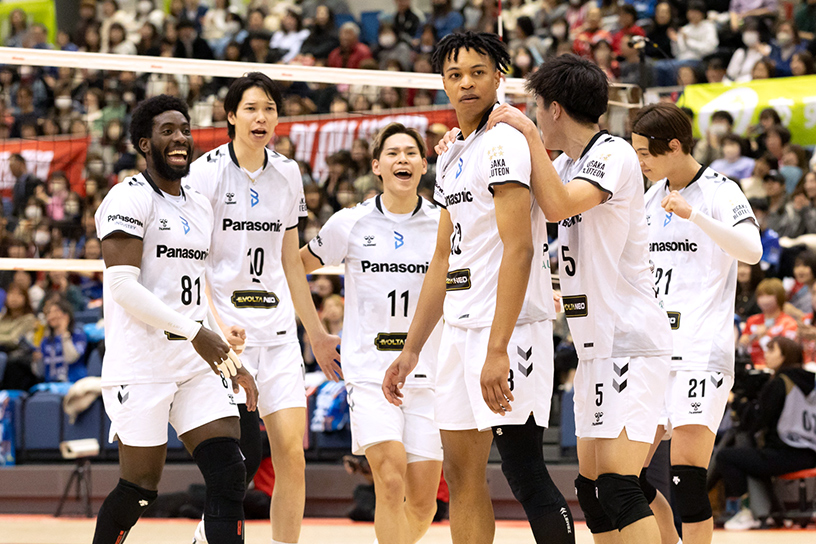 写真：コート上の選手たち