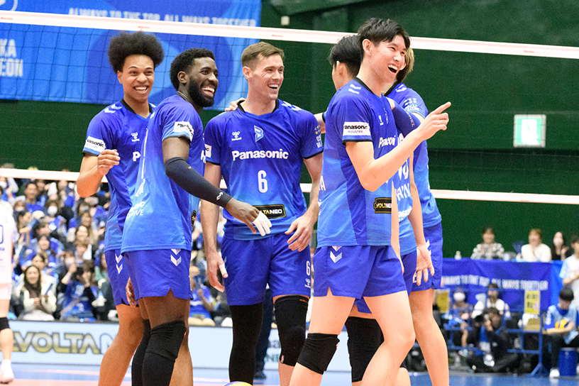 写真：コート上の選手たち