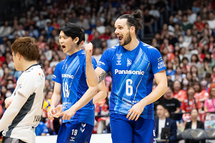 写真:西川選手(左)、ブリザール選手(右)