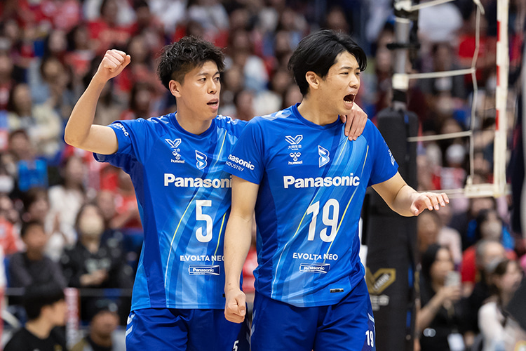 写真:富田選手(左)、西川選手(右)