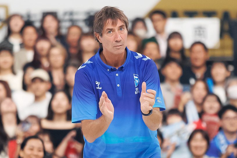 写真：ティリ監督