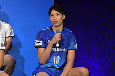 写真：リブランディング発表会の様子（山内選手）