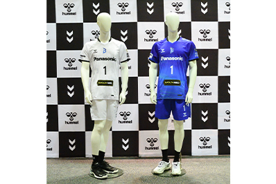 写真：リブランディング発表会の様子（新ユニフォーム）