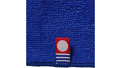 写真：今治刺繍ハンカチタオルの商品認定マークのタグ